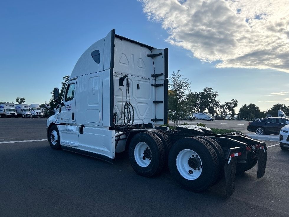 Sleeper Tractor-Heavy Duty Tractors-Freightliner-2021-T12664ST-Garden City-GA-624,798\n\t\tmiles-$ 55,750 - Image 5