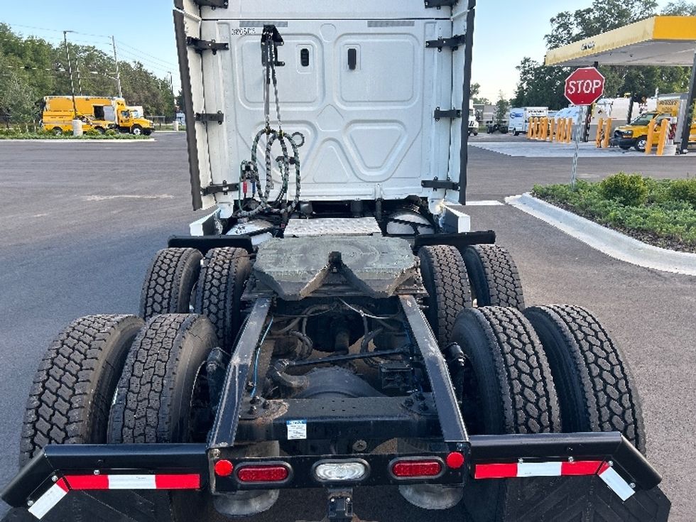 Sleeper Tractor-Heavy Duty Tractors-Freightliner-2021-T12664ST-Garden City-GA-624,798\n\t\tmiles-$ 55,750 - Image 6