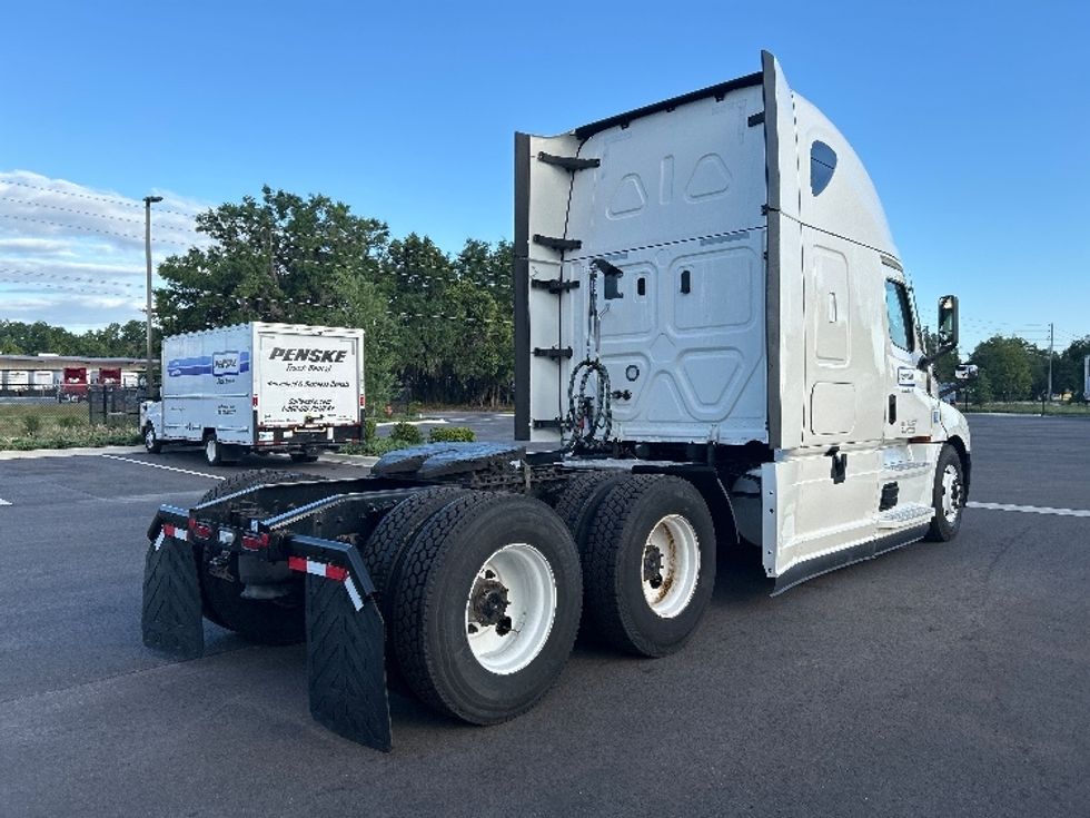 Sleeper Tractor-Heavy Duty Tractors-Freightliner-2021-T12664ST-Garden City-GA-624,798\n\t\tmiles-$ 55,750 - Image 7