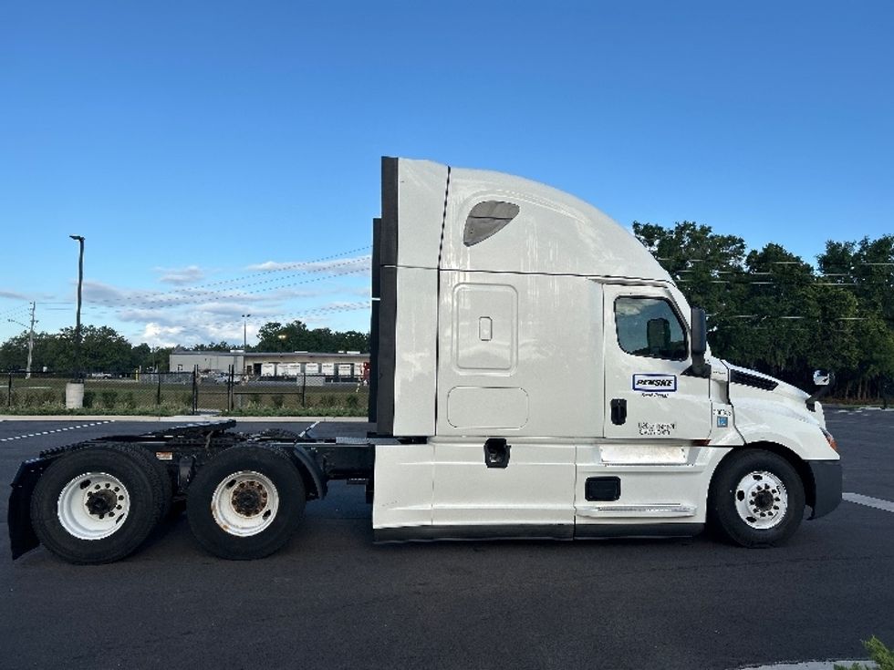 Sleeper Tractor-Heavy Duty Tractors-Freightliner-2021-T12664ST-Garden City-GA-624,798\n\t\tmiles-$ 55,750 - Image 8