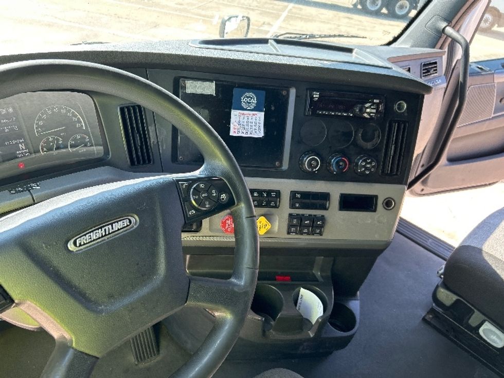 Sleeper Tractor-Heavy Duty Tractors-Freightliner-2021-T12664ST-Garland-TX-493,293\n\t\tmiles-$ 67,750 - Image 11