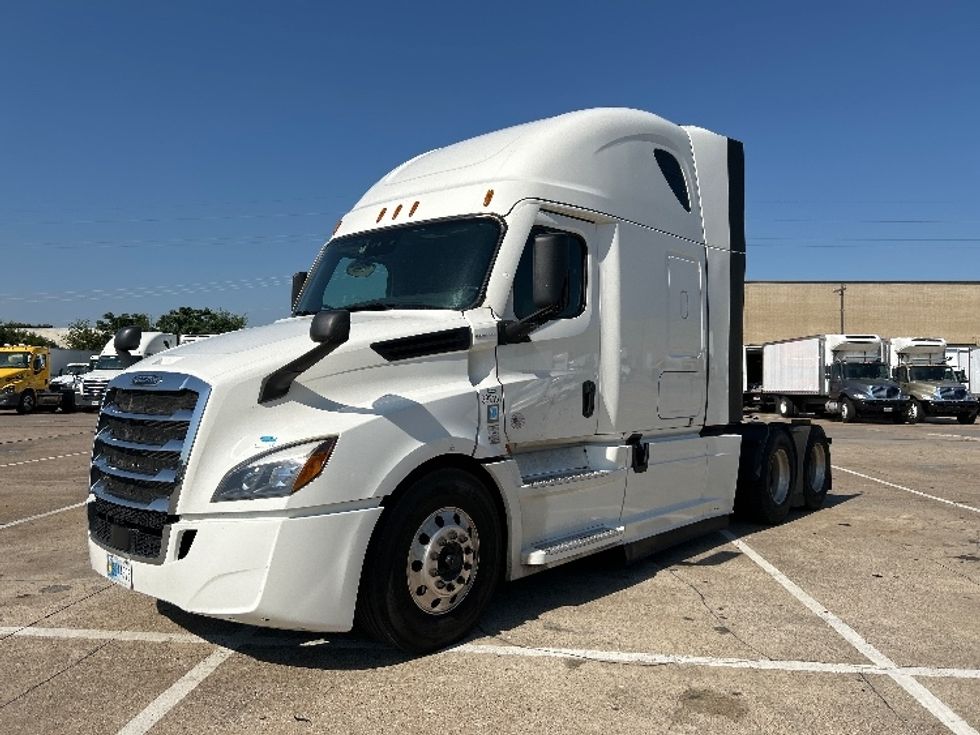 Sleeper Tractor-Heavy Duty Tractors-Freightliner-2021-T12664ST-Garland-TX-493,293\n\t\tmiles-$ 67,750 - Image 3