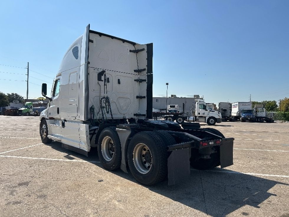 Sleeper Tractor-Heavy Duty Tractors-Freightliner-2021-T12664ST-Garland-TX-493,293\n\t\tmiles-$ 67,750 - Image 5