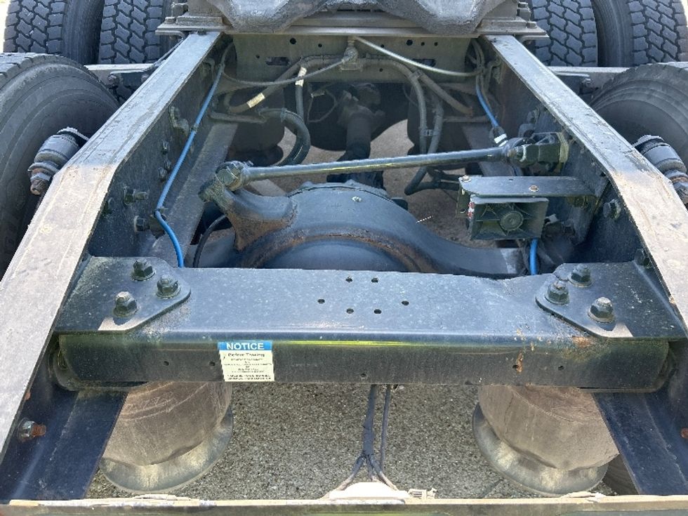 Sleeper Tractor-Heavy Duty Tractors-Freightliner-2021-T12664ST-Garland-TX-493,293\n\t\tmiles-$ 67,750 - Image 6