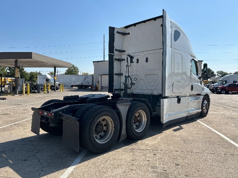 Sleeper Tractor-Heavy Duty Tractors-Freightliner-2021-T12664ST-Garland-TX-493,293\n\t\tmiles-$ 67,750 - Image 7