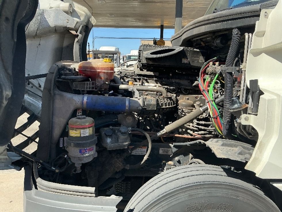 Sleeper Tractor-Heavy Duty Tractors-Freightliner-2021-T12664ST-Garland-TX-558,287\n\t\tmiles-$ 60,500 - Image 21