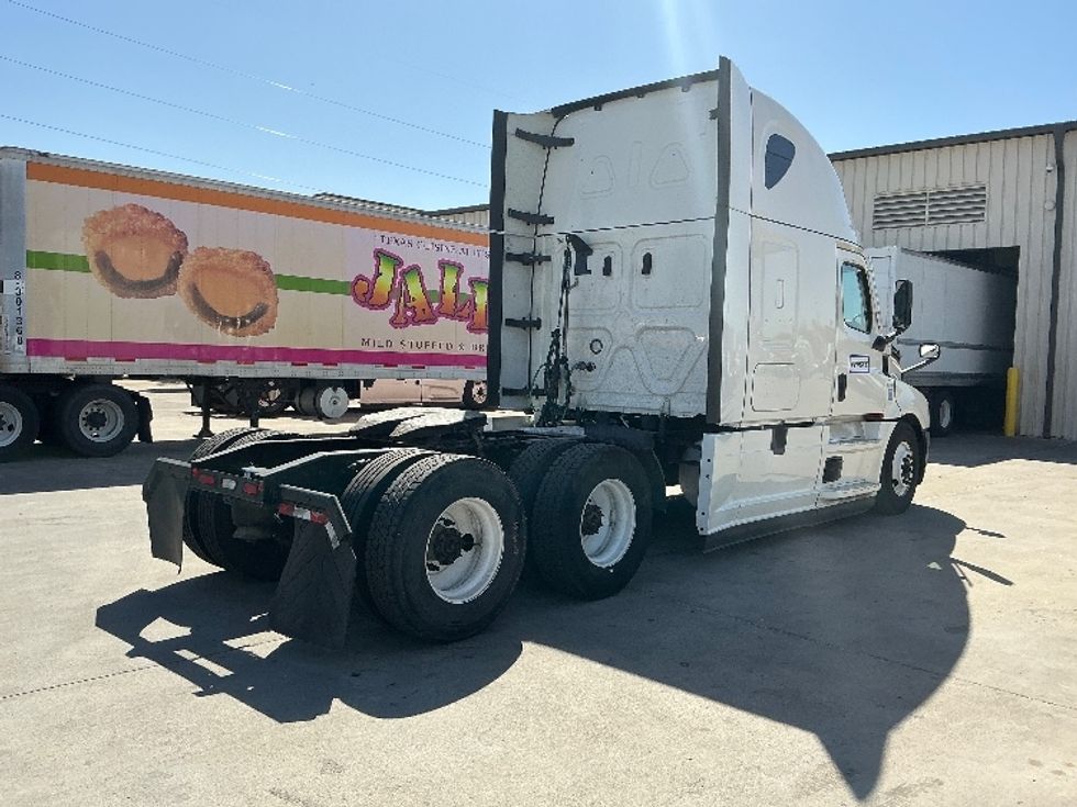 Sleeper Tractor-Heavy Duty Tractors-Freightliner-2021-T12664ST-Garland-TX-558,287\n\t\tmiles-$ 60,500 - Image 7