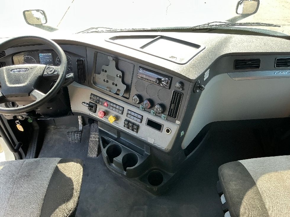 Sleeper Tractor-Heavy Duty Tractors-Freightliner-2021-T12664ST-Garland-TX-566,354\n\t\tmiles-$ 65,500 - Image 12