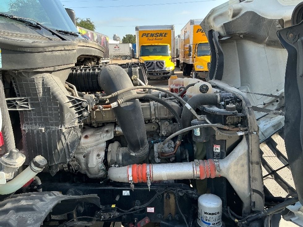 Sleeper Tractor-Heavy Duty Tractors-Freightliner-2021-T12664ST-Garland-TX-566,354\n\t\tmiles-$ 65,500 - Image 19