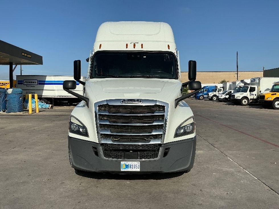 Sleeper Tractor-Heavy Duty Tractors-Freightliner-2021-T12664ST-Garland-TX-566,354\n\t\tmiles-$ 65,500 - Image 2
