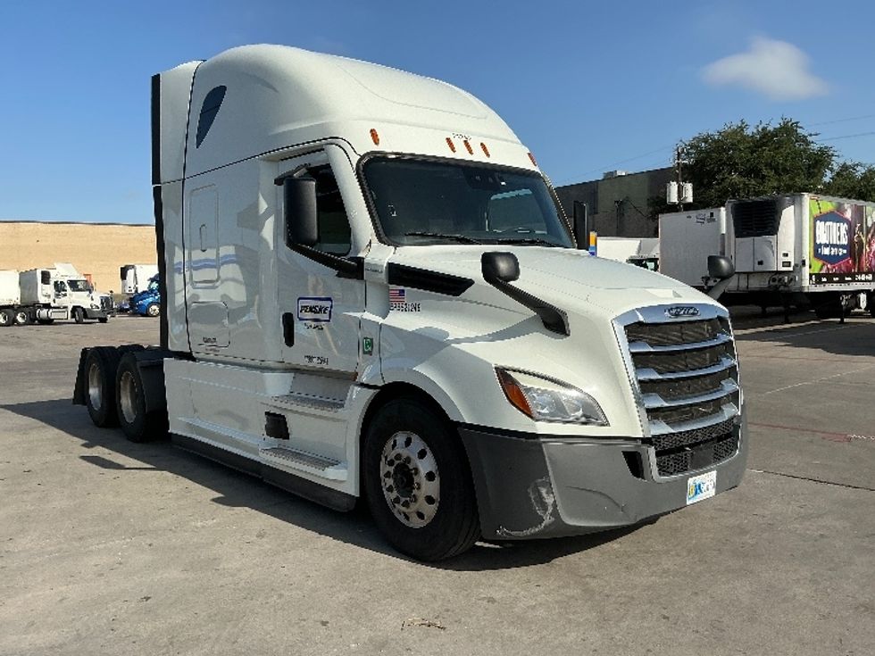 Sleeper Tractor-Heavy Duty Tractors-Freightliner-2021-T12664ST-Garland-TX-566,354\n\t\tmiles-$ 65,500 - Image 21