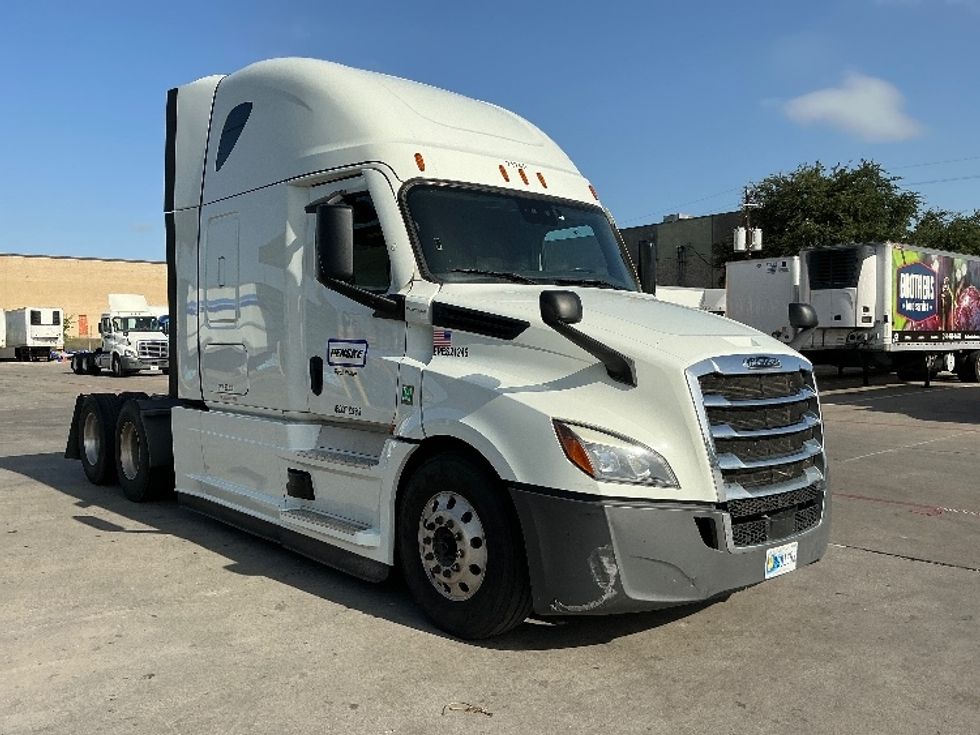 Sleeper Tractor-Heavy Duty Tractors-Freightliner-2021-T12664ST-Garland-TX-566,354\n\t\tmiles-$ 65,500 - Image 22