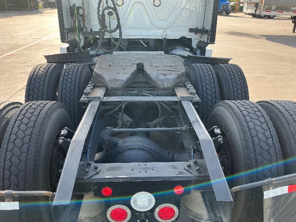 Sleeper Tractor-Heavy Duty Tractors-Freightliner-2021-T12664ST-Garland-TX-566,354\n\t\tmiles-$ 65,500 - Image 6