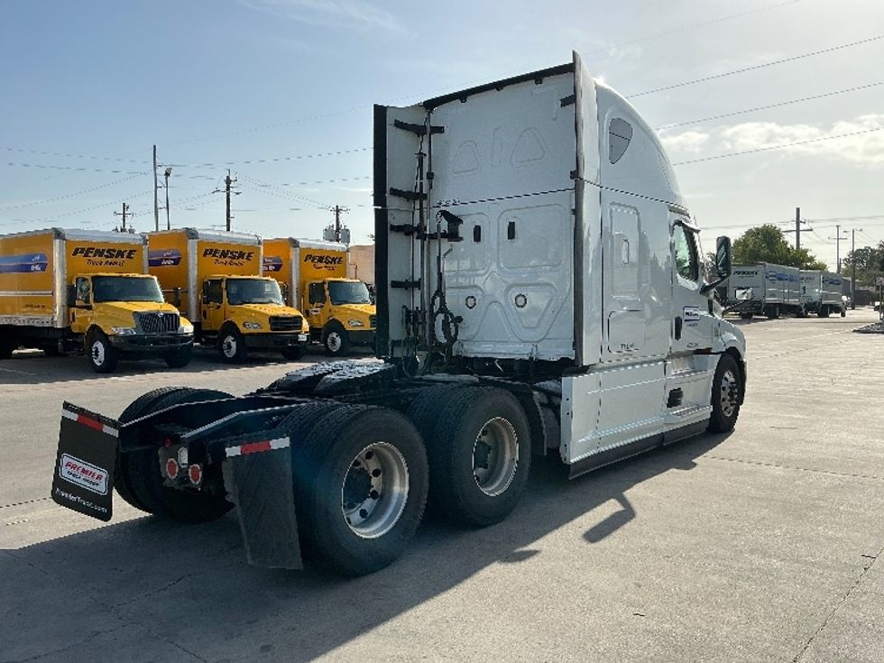 Sleeper Tractor-Heavy Duty Tractors-Freightliner-2021-T12664ST-Garland-TX-566,354\n\t\tmiles-$ 65,500 - Image 7