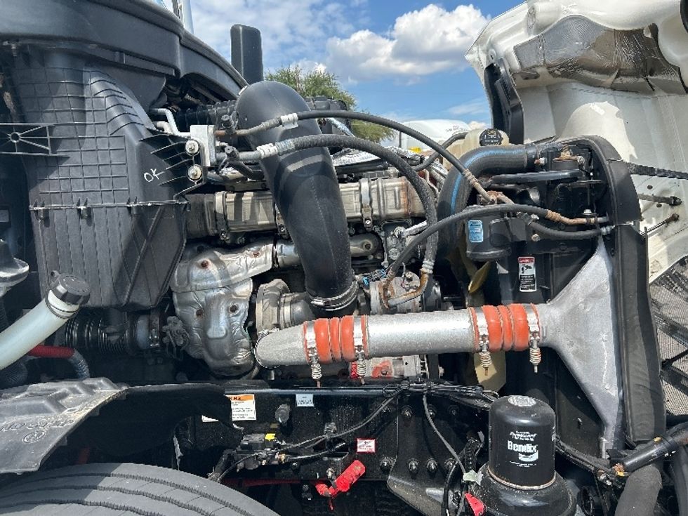 Sleeper Tractor-Heavy Duty Tractors-Freightliner-2021-T12664ST-Garland-TX-569,810\n\t\tmiles-$ 58,750 - Image 20