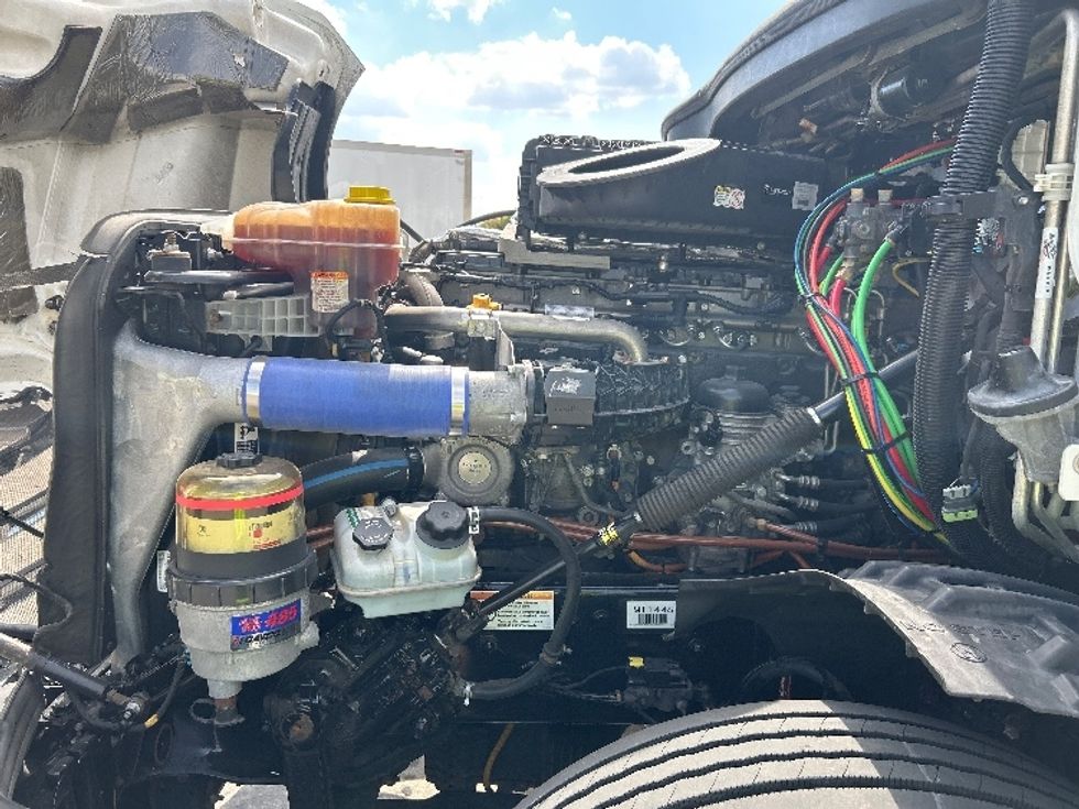 Sleeper Tractor-Heavy Duty Tractors-Freightliner-2021-T12664ST-Garland-TX-569,810\n\t\tmiles-$ 58,750 - Image 21