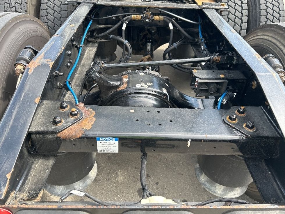 Sleeper Tractor-Heavy Duty Tractors-Freightliner-2021-T12664ST-Garland-TX-569,810\n\t\tmiles-$ 58,750 - Image 6