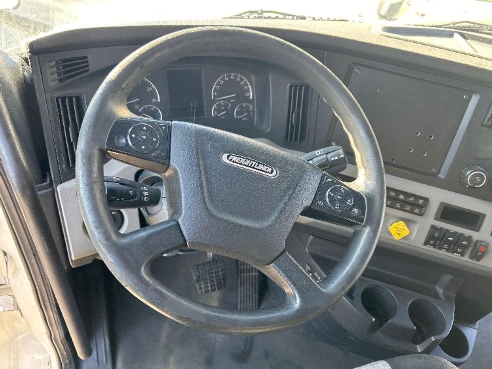 Sleeper Tractor-Heavy Duty Tractors-Freightliner-2021-T12664ST-Garland-TX-570,676\n\t\tmiles-$ 58,750 - Image 10
