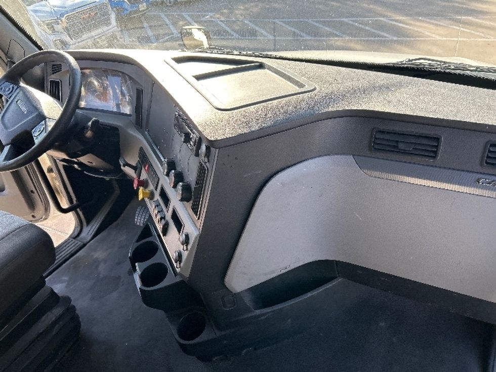 Sleeper Tractor-Heavy Duty Tractors-Freightliner-2021-T12664ST-Garland-TX-570,676\n\t\tmiles-$ 58,750 - Image 15