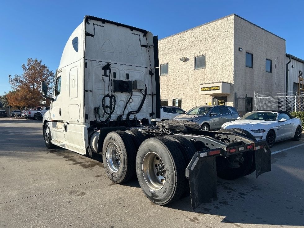Sleeper Tractor-Heavy Duty Tractors-Freightliner-2021-T12664ST-Garland-TX-570,676\n\t\tmiles-$ 58,750 - Image 5