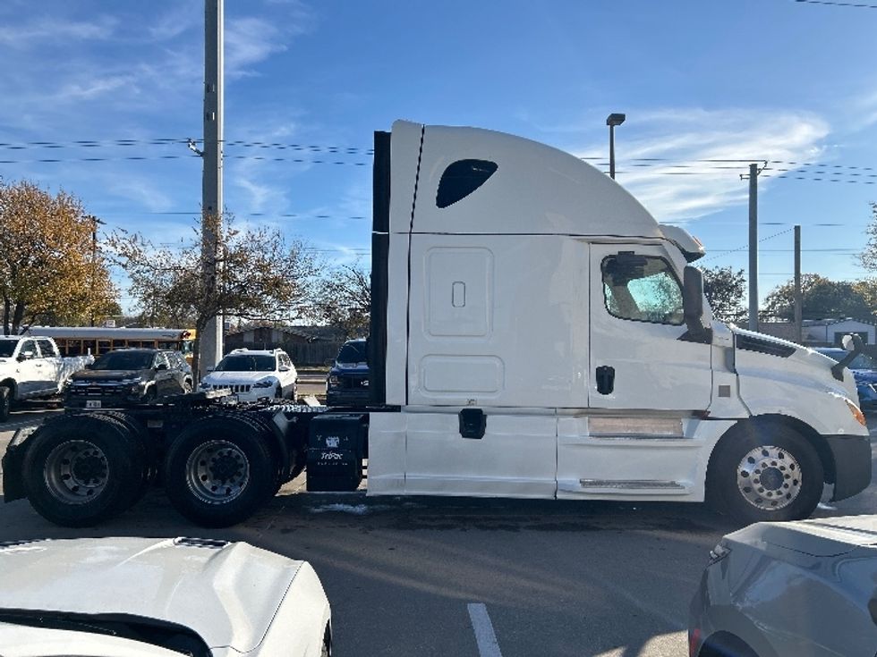 Sleeper Tractor-Heavy Duty Tractors-Freightliner-2021-T12664ST-Garland-TX-570,676\n\t\tmiles-$ 58,750 - Image 8