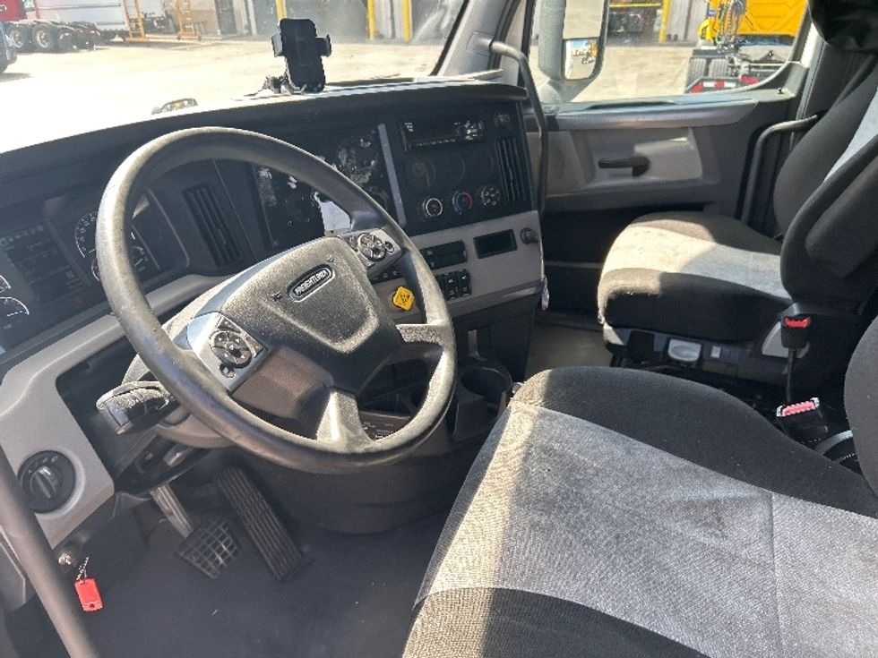 Sleeper Tractor-Heavy Duty Tractors-Freightliner-2021-T12664ST-Garland-TX-631,266\n\t\tmiles-$ 61,000 - Image 10