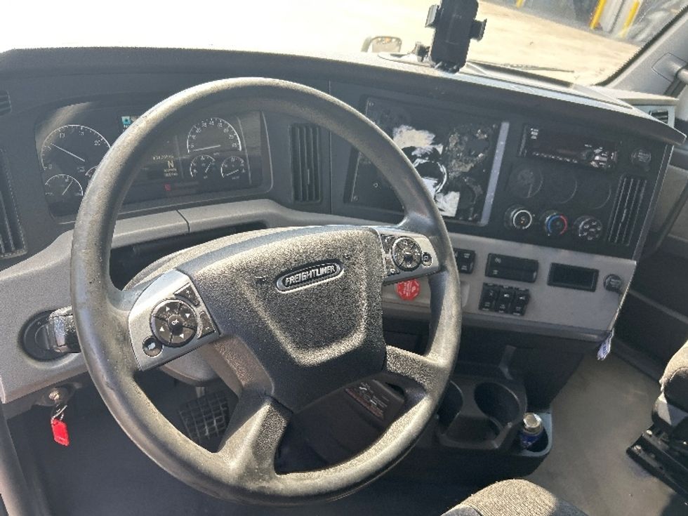 Sleeper Tractor-Heavy Duty Tractors-Freightliner-2021-T12664ST-Garland-TX-631,266\n\t\tmiles-$ 61,000 - Image 11