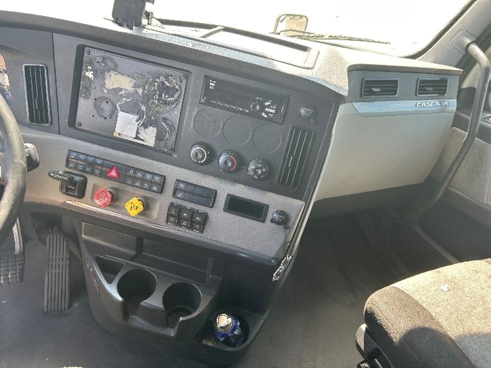 Sleeper Tractor-Heavy Duty Tractors-Freightliner-2021-T12664ST-Garland-TX-631,266\n\t\tmiles-$ 61,000 - Image 12