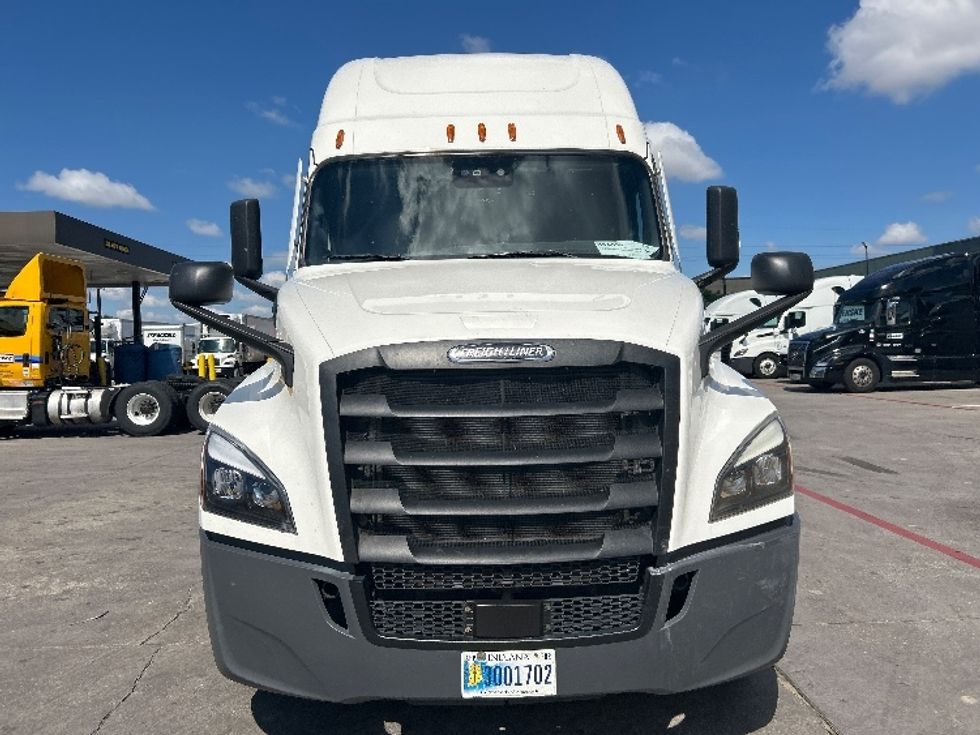 Sleeper Tractor-Heavy Duty Tractors-Freightliner-2021-T12664ST-Garland-TX-631,266\n\t\tmiles-$ 61,000 - Image 2