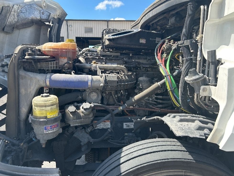 Sleeper Tractor-Heavy Duty Tractors-Freightliner-2021-T12664ST-Garland-TX-631,266\n\t\tmiles-$ 61,000 - Image 21