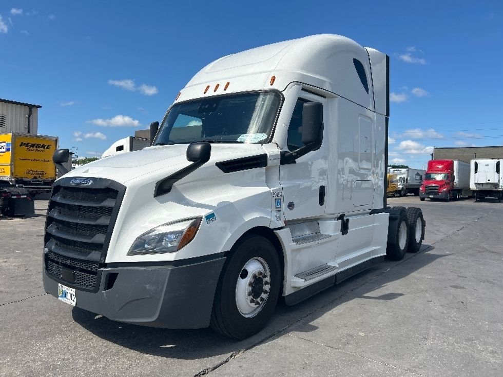 Sleeper Tractor-Heavy Duty Tractors-Freightliner-2021-T12664ST-Garland-TX-631,266\n\t\tmiles-$ 61,000 - Image 3