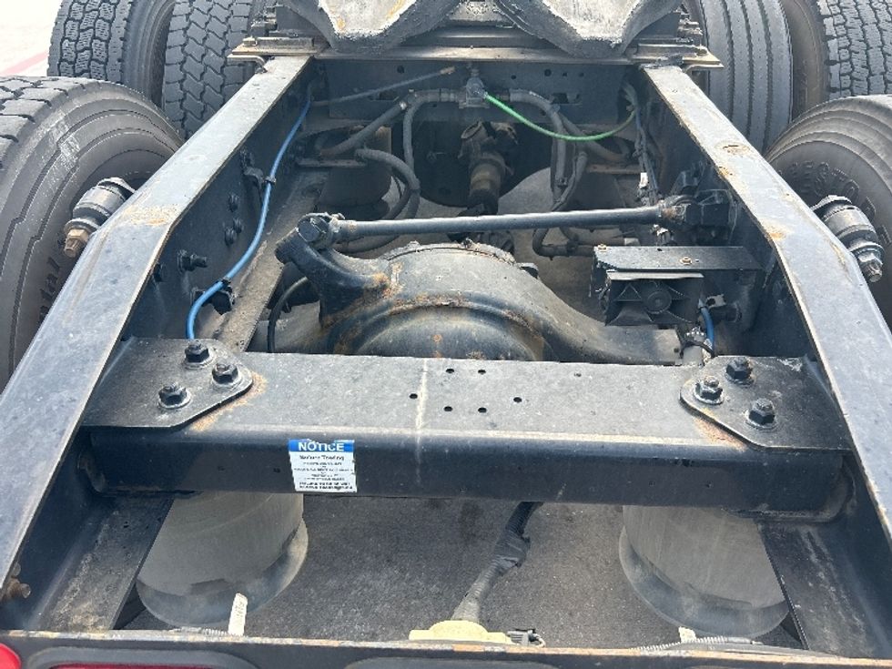 Sleeper Tractor-Heavy Duty Tractors-Freightliner-2021-T12664ST-Garland-TX-631,266\n\t\tmiles-$ 61,000 - Image 6