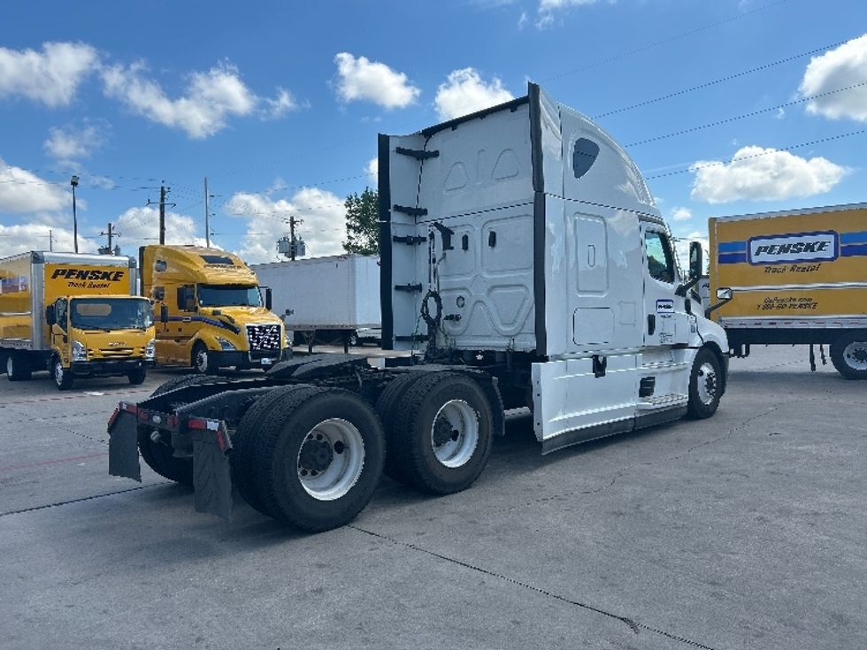 Sleeper Tractor-Heavy Duty Tractors-Freightliner-2021-T12664ST-Garland-TX-631,266\n\t\tmiles-$ 61,000 - Image 7