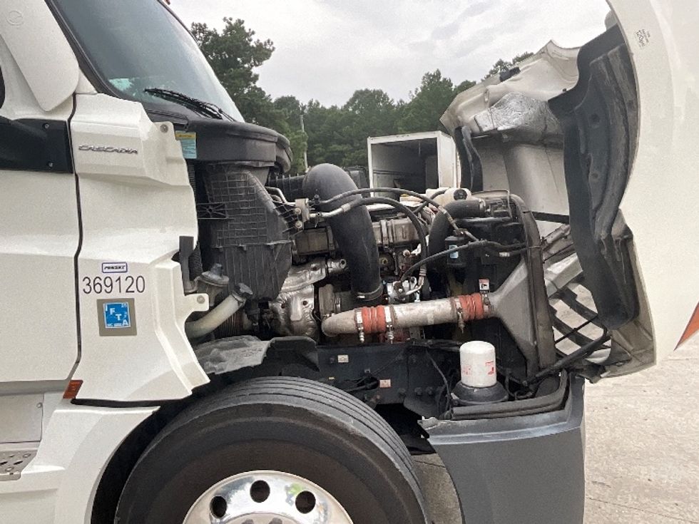 Sleeper Tractor-Heavy Duty Tractors-Freightliner-2021-T12664ST-Goldsboro-NC-620,063\n\t\tmiles-$ 56,750 - Image 20