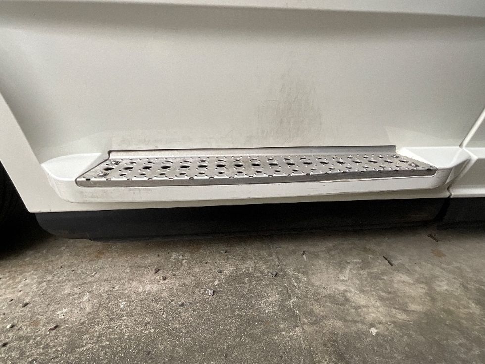 Sleeper Tractor-Heavy Duty Tractors-Freightliner-2021-T12664ST-Goldsboro-NC-620,063\n\t\tmiles-$ 56,750 - Image 22