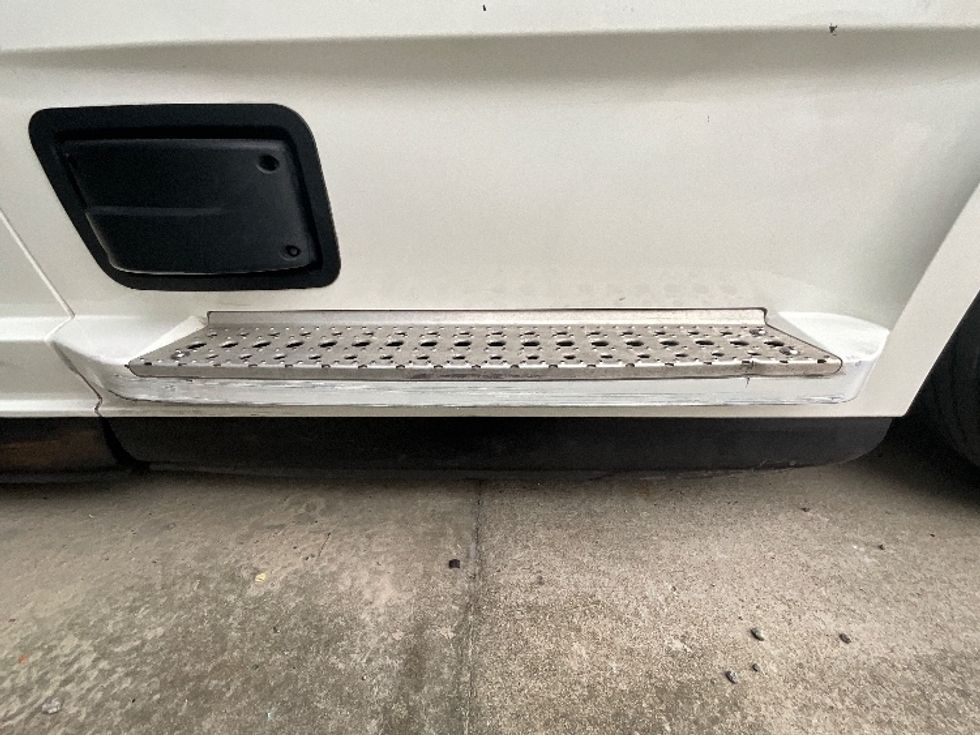 Sleeper Tractor-Heavy Duty Tractors-Freightliner-2021-T12664ST-Goldsboro-NC-620,063\n\t\tmiles-$ 56,750 - Image 23