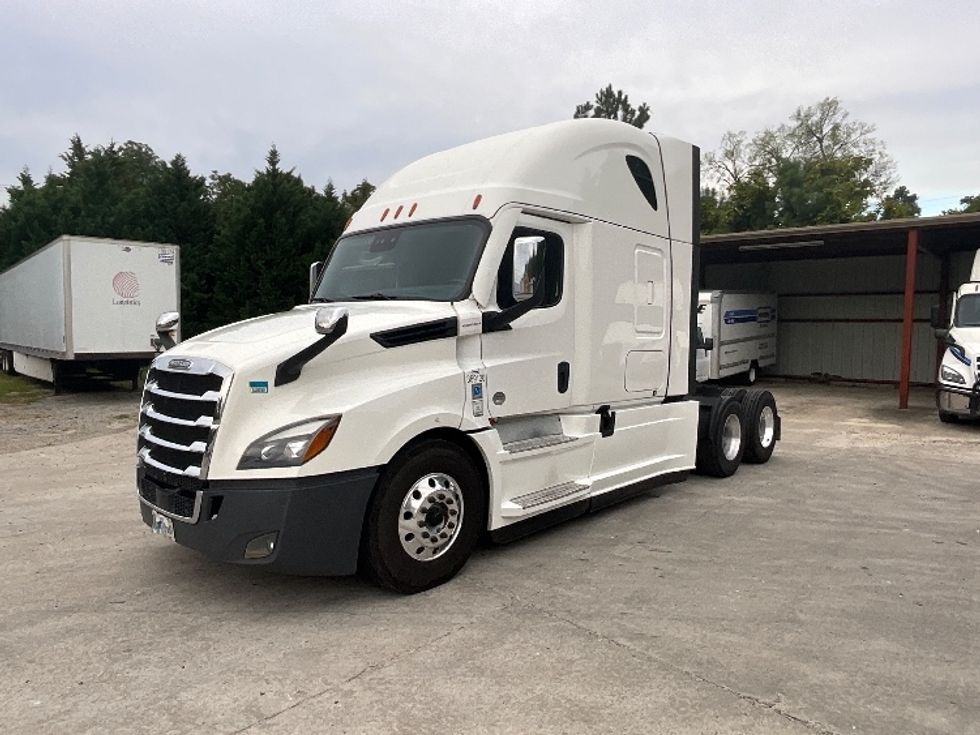 Sleeper Tractor-Heavy Duty Tractors-Freightliner-2021-T12664ST-Goldsboro-NC-620,063\n\t\tmiles-$ 56,750 - Image 3