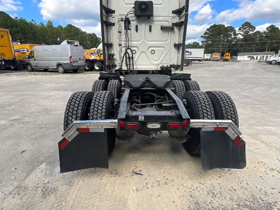 Sleeper Tractor-Heavy Duty Tractors-Freightliner-2021-T12664ST-Goldsboro-NC-620,063\n\t\tmiles-$ 56,750 - Image 6