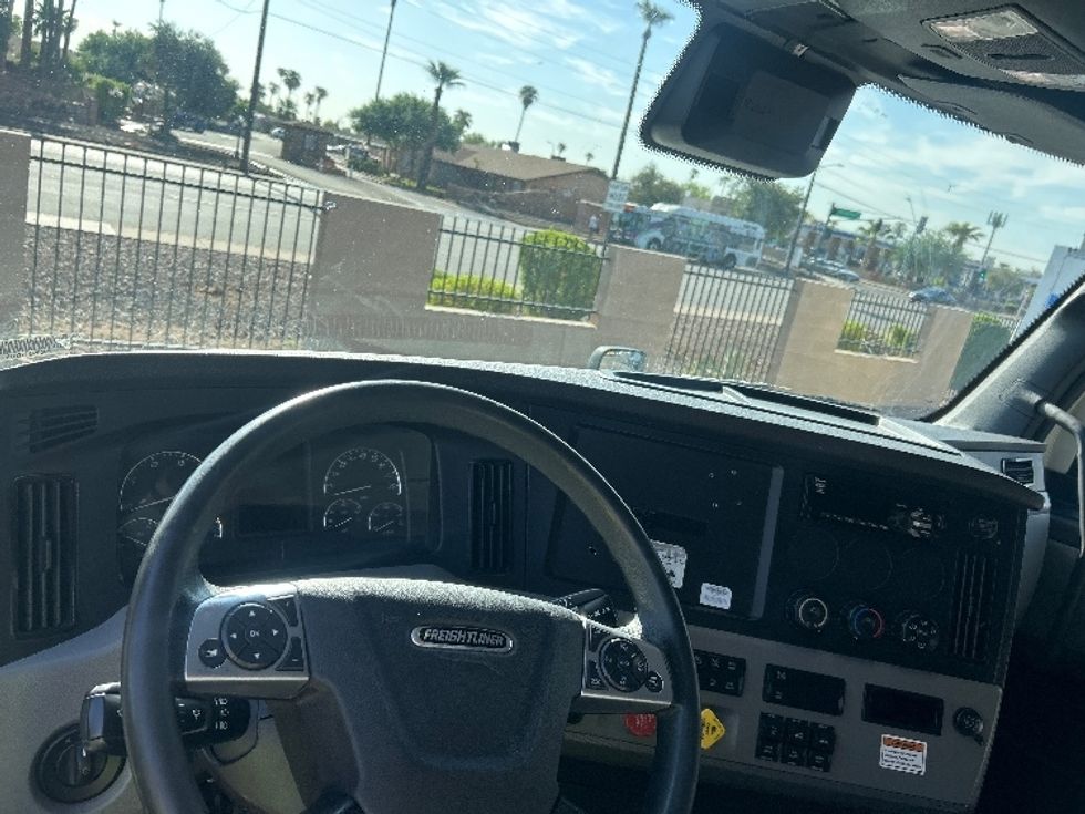 Sleeper Tractor-Heavy Duty Tractors-Freightliner-2021-T12664ST-Goodyear-AZ-567,648\n\t\tmiles-$ 64,000 - Image 10