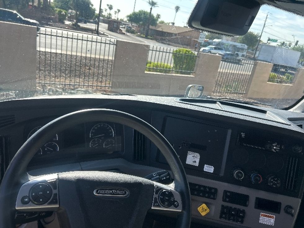 Sleeper Tractor-Heavy Duty Tractors-Freightliner-2021-T12664ST-Goodyear-AZ-567,648\n\t\tmiles-$ 64,000 - Image 11