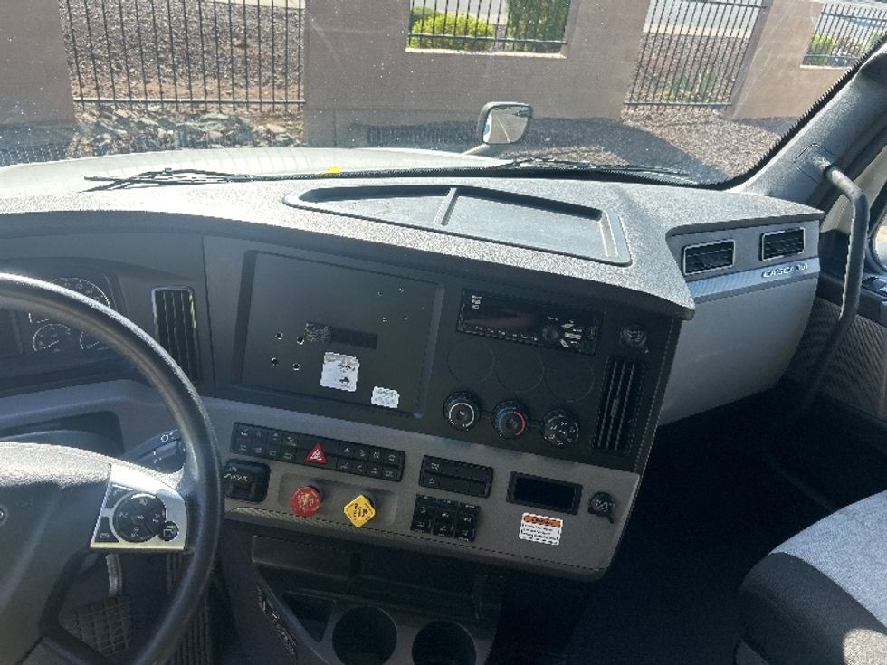 Sleeper Tractor-Heavy Duty Tractors-Freightliner-2021-T12664ST-Goodyear-AZ-567,648\n\t\tmiles-$ 64,000 - Image 12