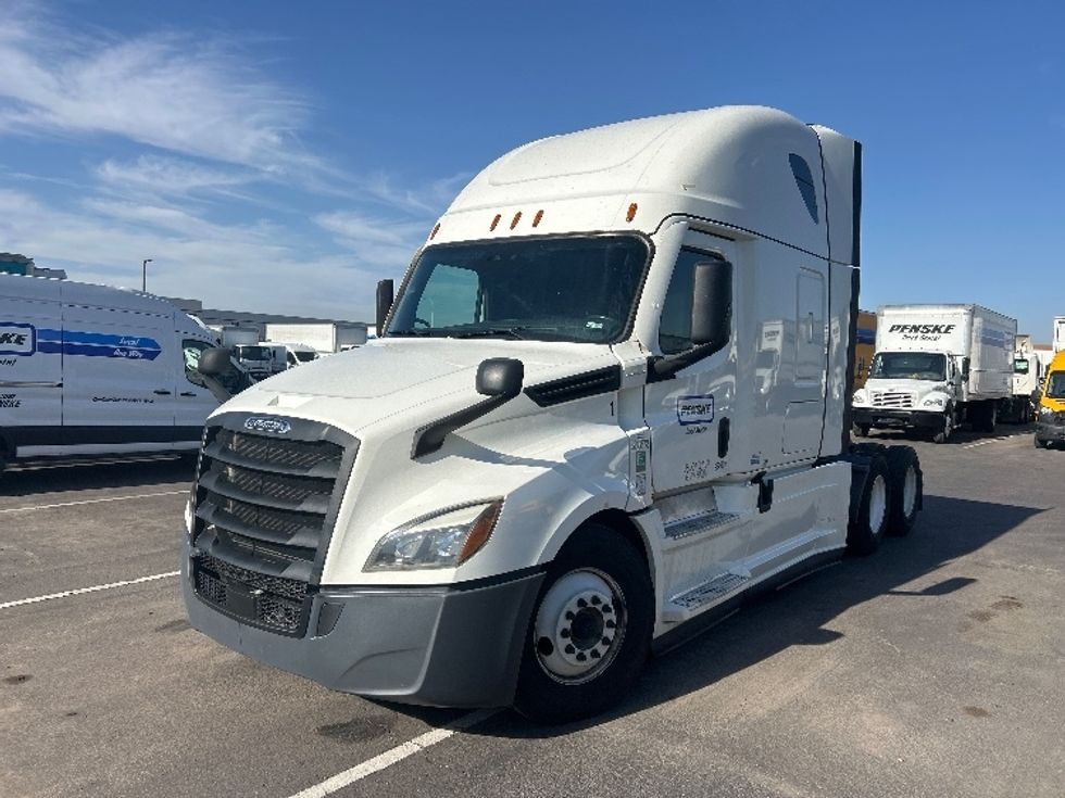 Sleeper Tractor-Heavy Duty Tractors-Freightliner-2021-T12664ST-Goodyear-AZ-567,648\n\t\tmiles-$ 64,000 - Image 3
