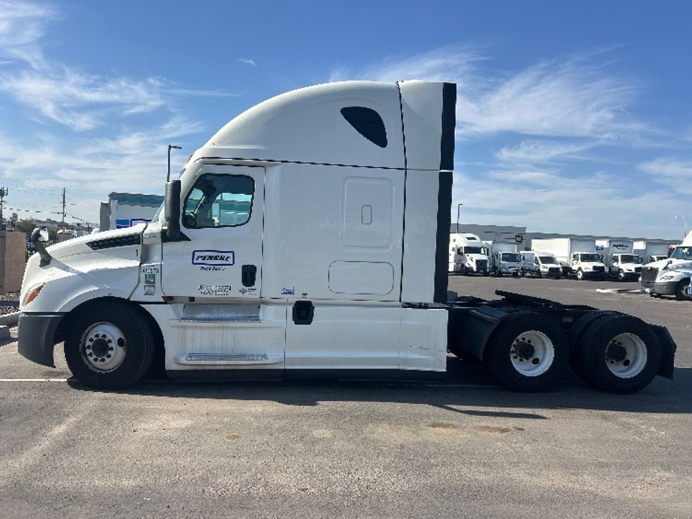 Sleeper Tractor-Heavy Duty Tractors-Freightliner-2021-T12664ST-Goodyear-AZ-567,648\n\t\tmiles-$ 64,000 - Image 4