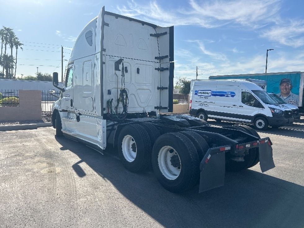Sleeper Tractor-Heavy Duty Tractors-Freightliner-2021-T12664ST-Goodyear-AZ-567,648\n\t\tmiles-$ 64,000 - Image 5