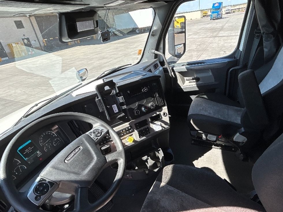 Sleeper Tractor-Heavy Duty Tractors-Freightliner-2021-T12664ST-Goodyear-AZ-598,762\n\t\tmiles-$ 61,250 - Image 10