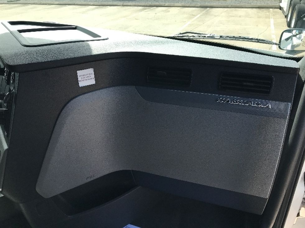 Sleeper Tractor-Heavy Duty Tractors-Freightliner-2021-T12664ST-Grand Prairie-TX-452,419\n\t\tmiles-$ 74,000 - Image 14