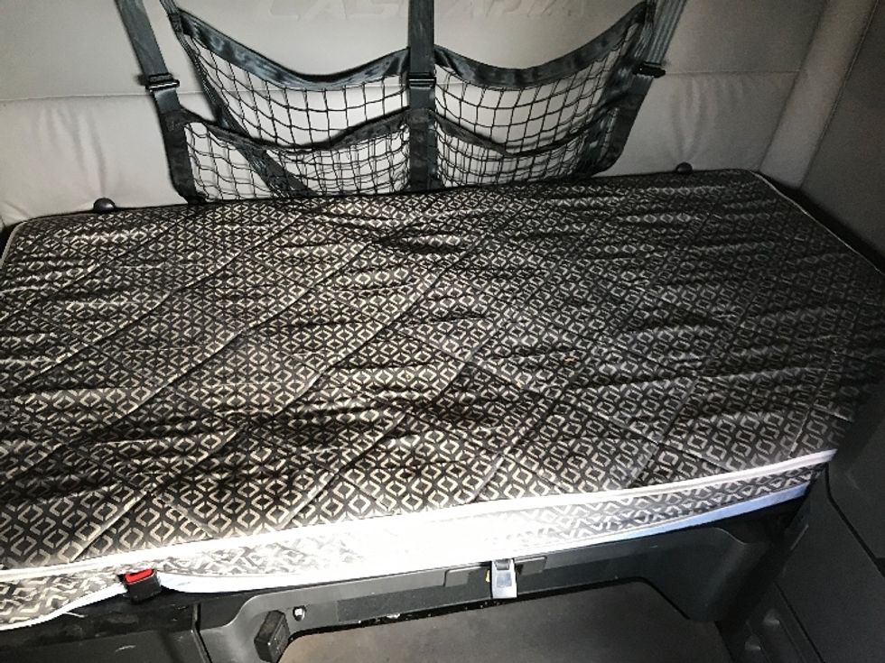 Sleeper Tractor-Heavy Duty Tractors-Freightliner-2021-T12664ST-Grand Prairie-TX-452,419\n\t\tmiles-$ 74,000 - Image 17