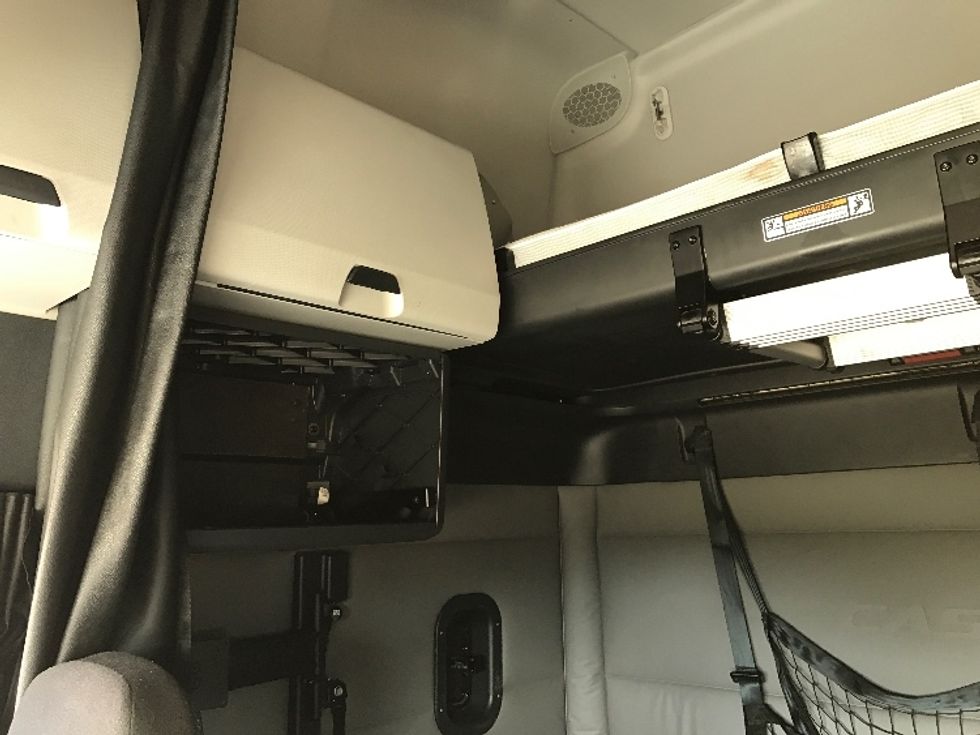 Sleeper Tractor-Heavy Duty Tractors-Freightliner-2021-T12664ST-Grand Prairie-TX-452,419\n\t\tmiles-$ 74,000 - Image 19