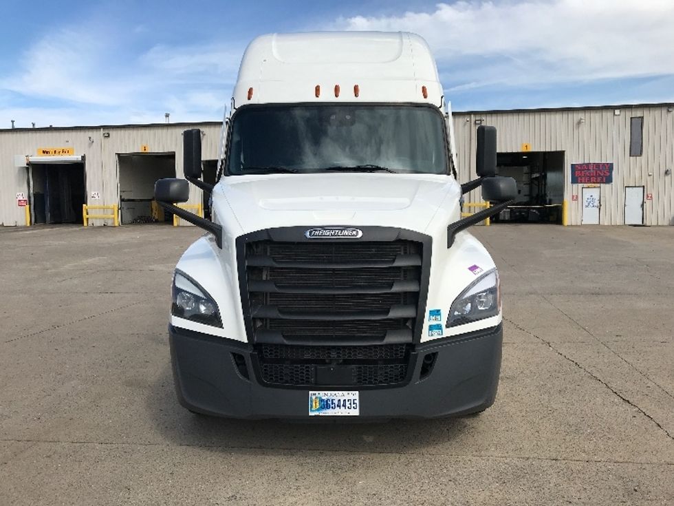 Sleeper Tractor-Heavy Duty Tractors-Freightliner-2021-T12664ST-Grand Prairie-TX-452,419\n\t\tmiles-$ 74,000 - Image 2