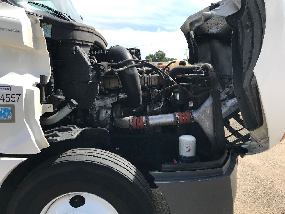 Sleeper Tractor-Heavy Duty Tractors-Freightliner-2021-T12664ST-Grand Prairie-TX-452,419\n\t\tmiles-$ 74,000 - Image 20